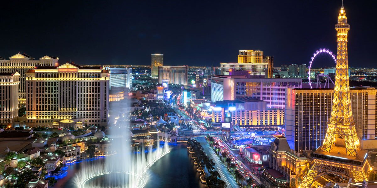 Las-Vegas-hotels-at-Night